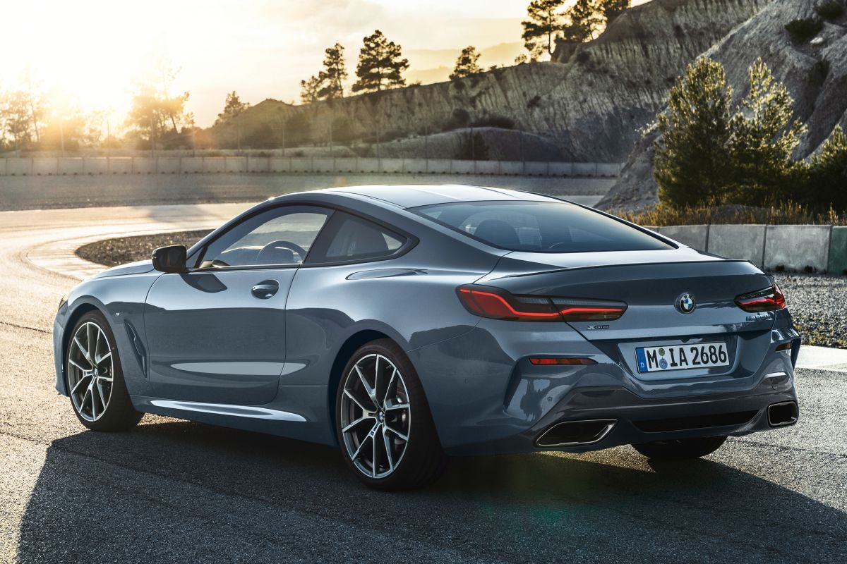 BMW 8 Series Coupé · رمادي — الصورة 2