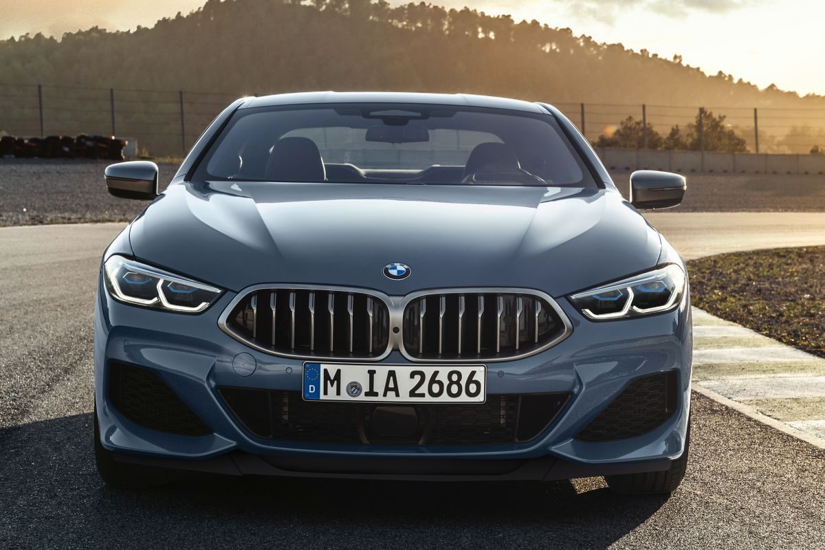 BMW 8 Series Coupé · رمادي — الصورة 3