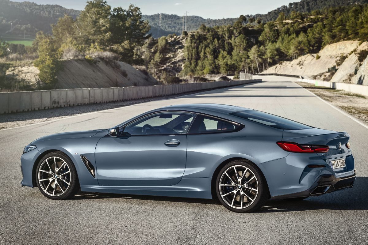 BMW 8 Series Coupé · رمادي — الصورة 4