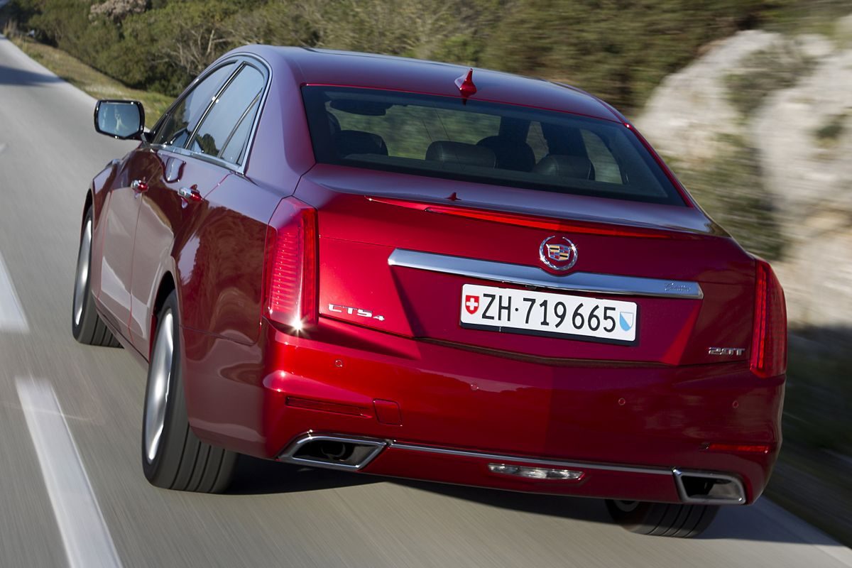 Cadillac CTS · أحمر — الصورة 3