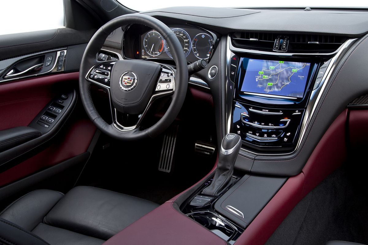 Cadillac CTS · أحمر — الصورة 4