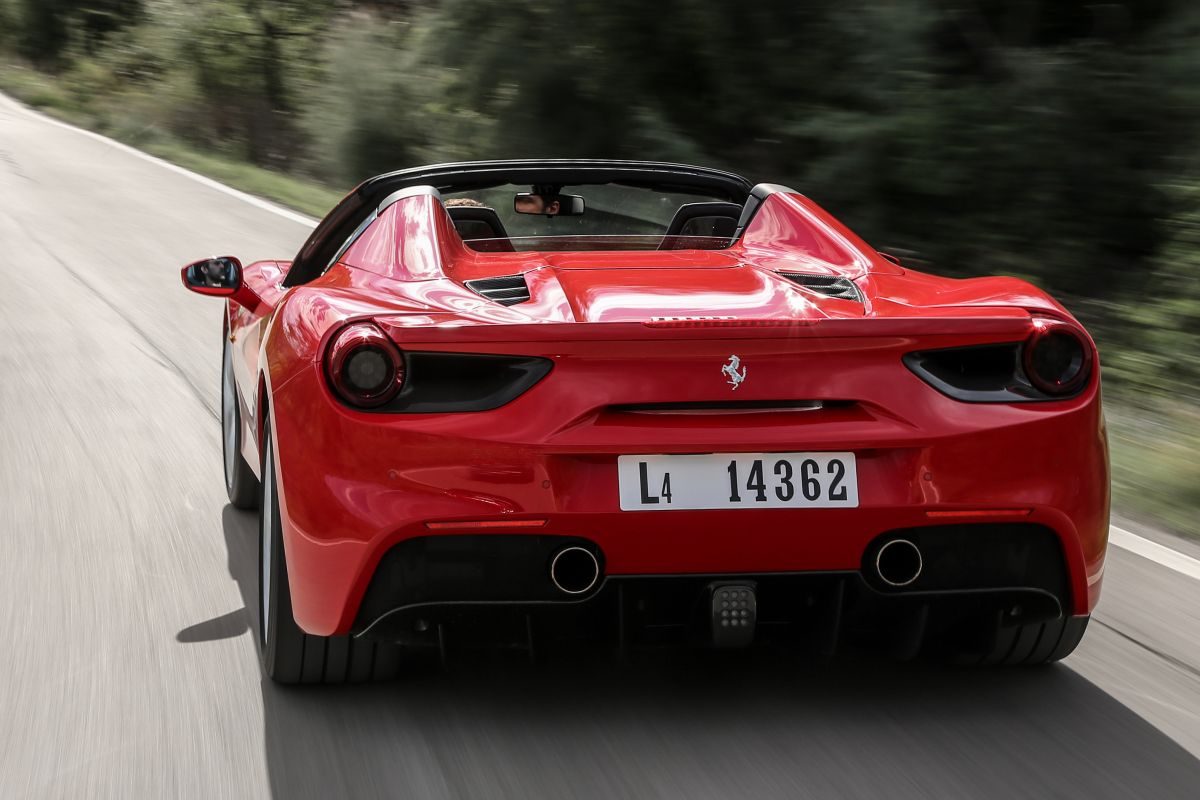 Ferrari 488 Spider · Kırmızı — görsel 2