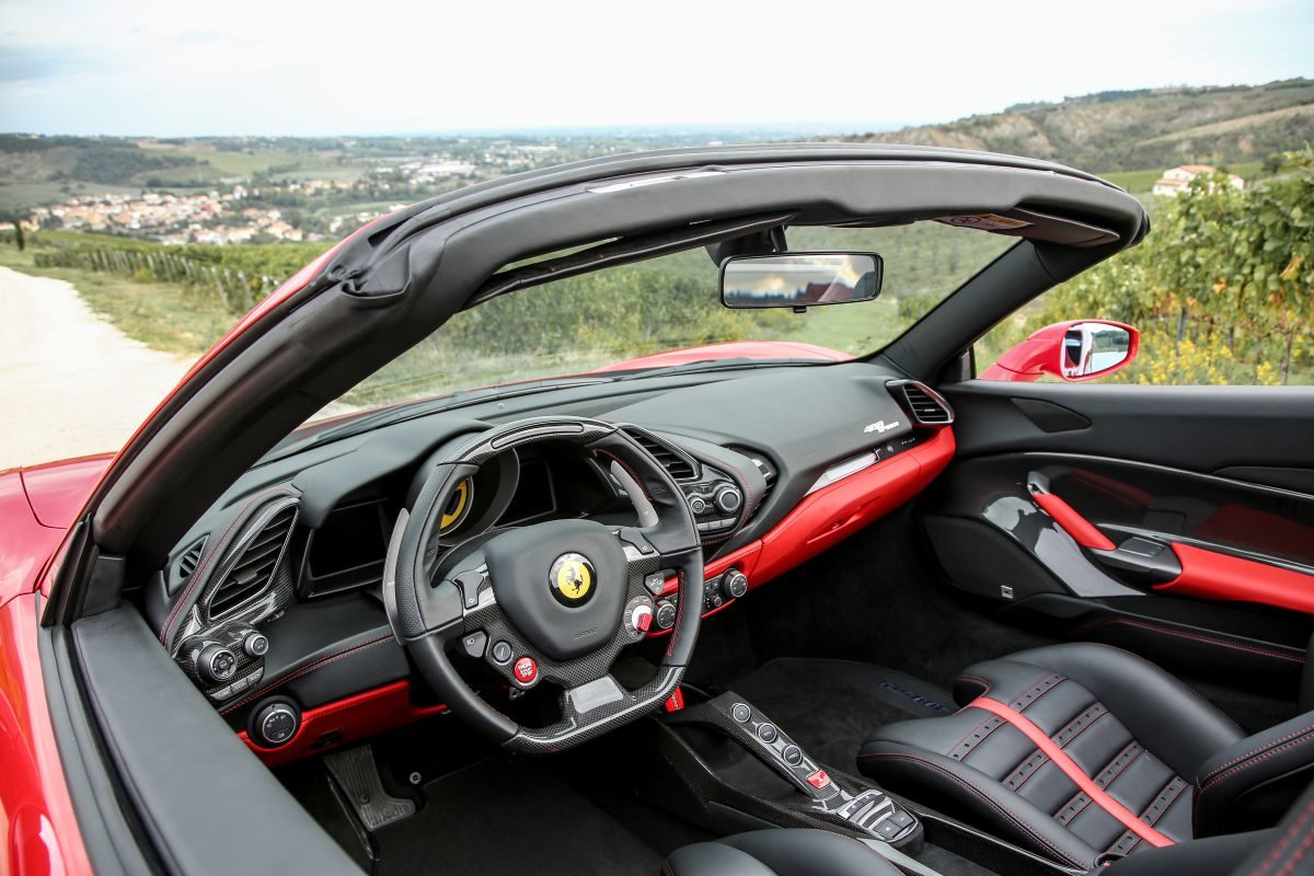 Ferrari 488 Spider · Kırmızı — görsel 3