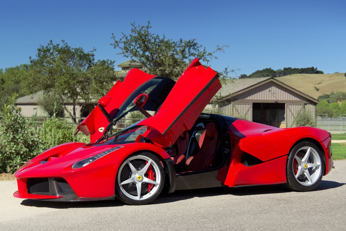 Ferrari LaFerrari · أحمر — الصورة 4