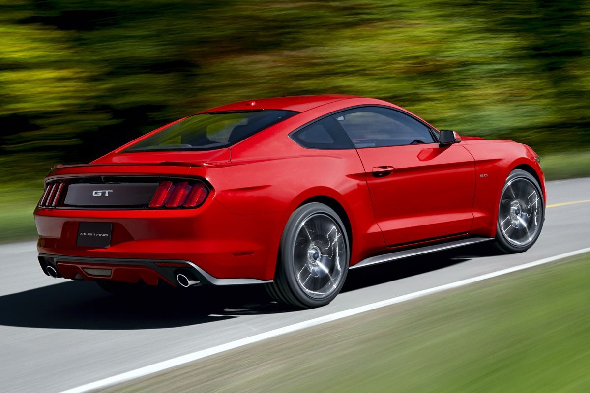 Ford Mustang Fastback · Kırmızı — görsel 2