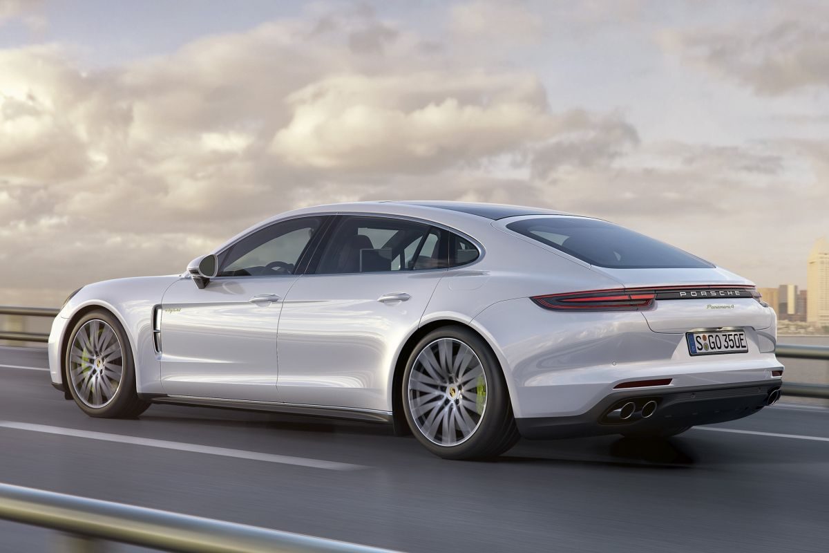 Porsche Panamera · أبيض — الصورة 4