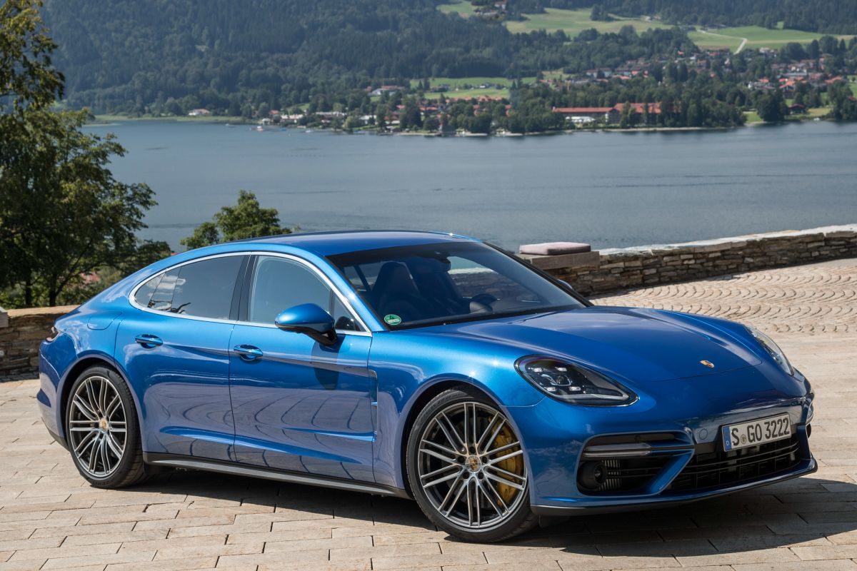 Porsche Panamera · أزرق — الصورة 2