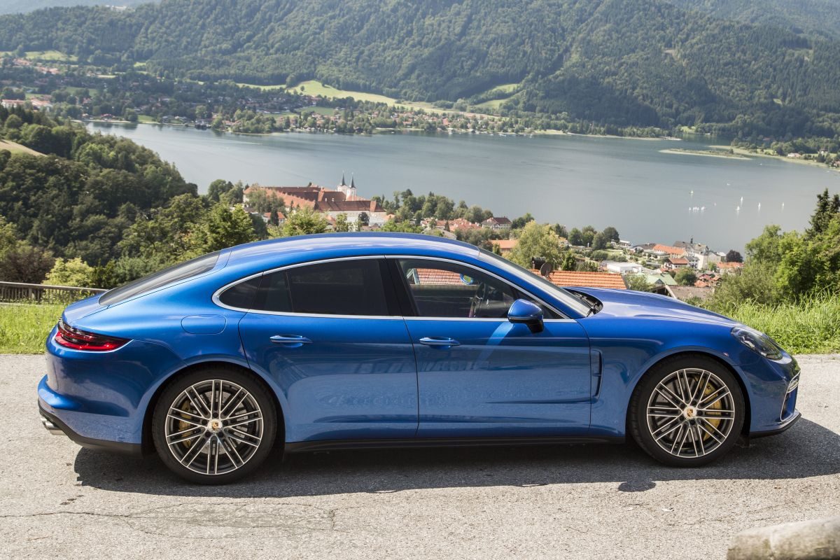 Porsche Panamera · أزرق — الصورة 4